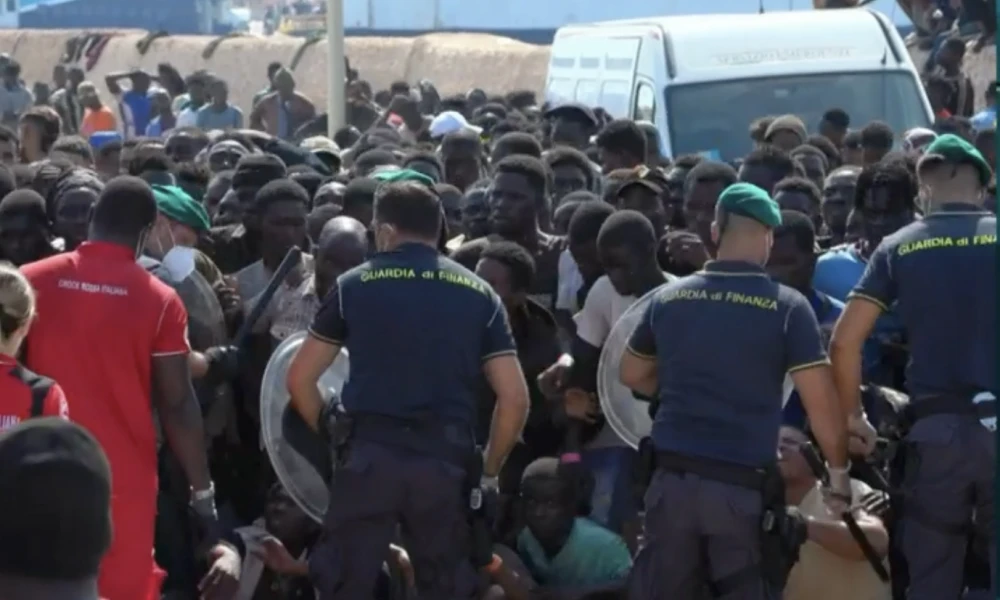 Κατάσταση έκτακτης ανάγκης στην Ιταλία: Άγρια επεισόδια με ορδές χιλιάδων Αφρικανών στη Λαμπεντούζα- Σύντομα και στην πόρτα της Ελλάδας;